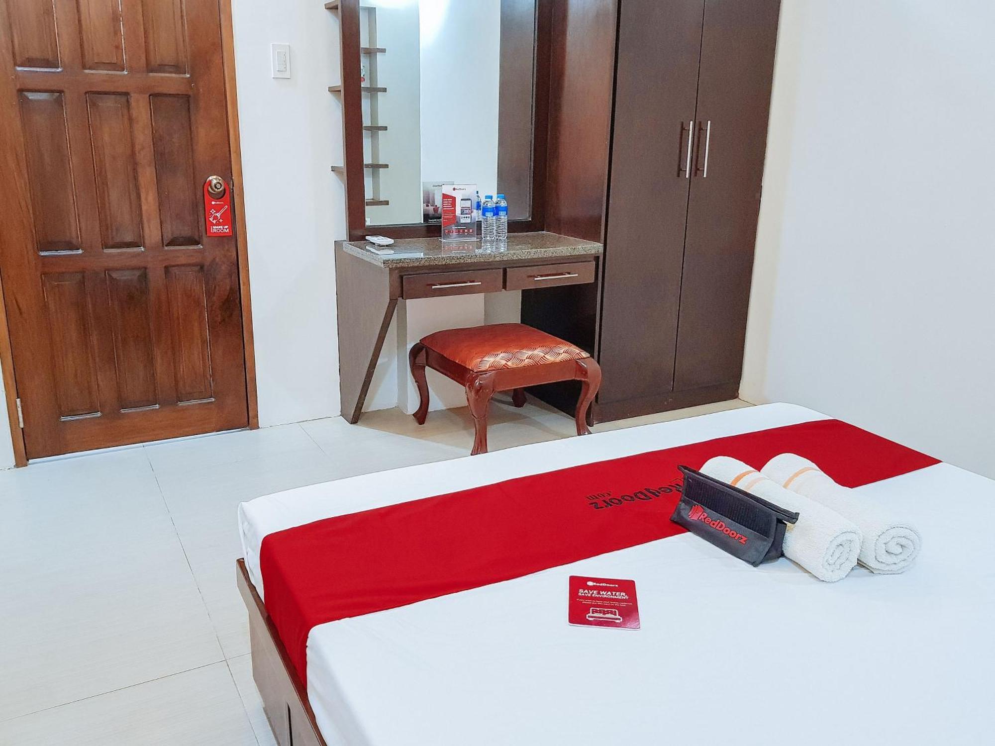 Reddoorz @ Caimito Drive Dampas Hotell Tagbilaran City Exteriör bild